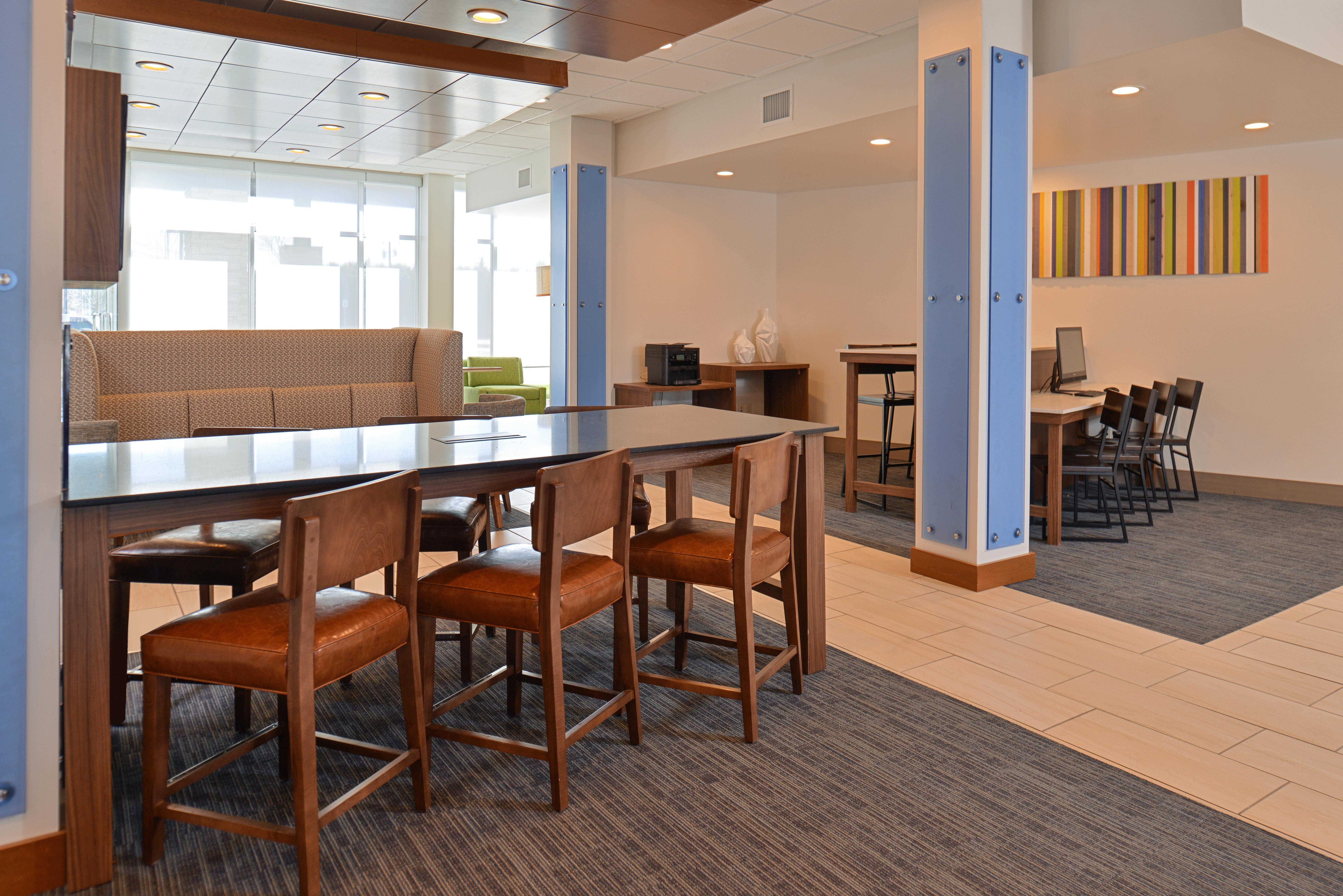 Holiday Inn Express & Suites Farmington Hills - Detroit By Ihg Exterior foto